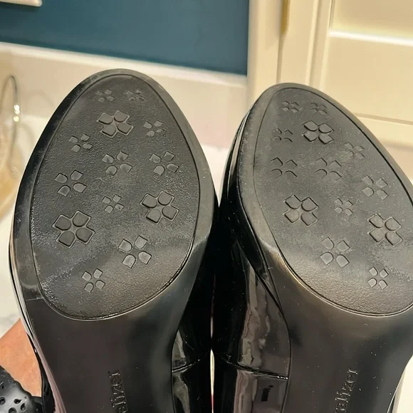 Naturalizer Black shiny “Penny” pumps, 10M - Picture 6 of 7